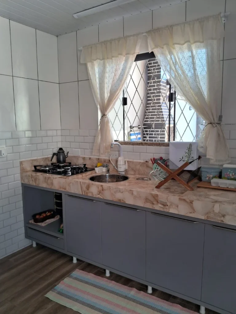 Excelente Casa Térrea Semi mobiliada a 650 metros do mar com 1 Suíte + 1 Dormitório no Itacolomi – Balneário Piçarras – SC