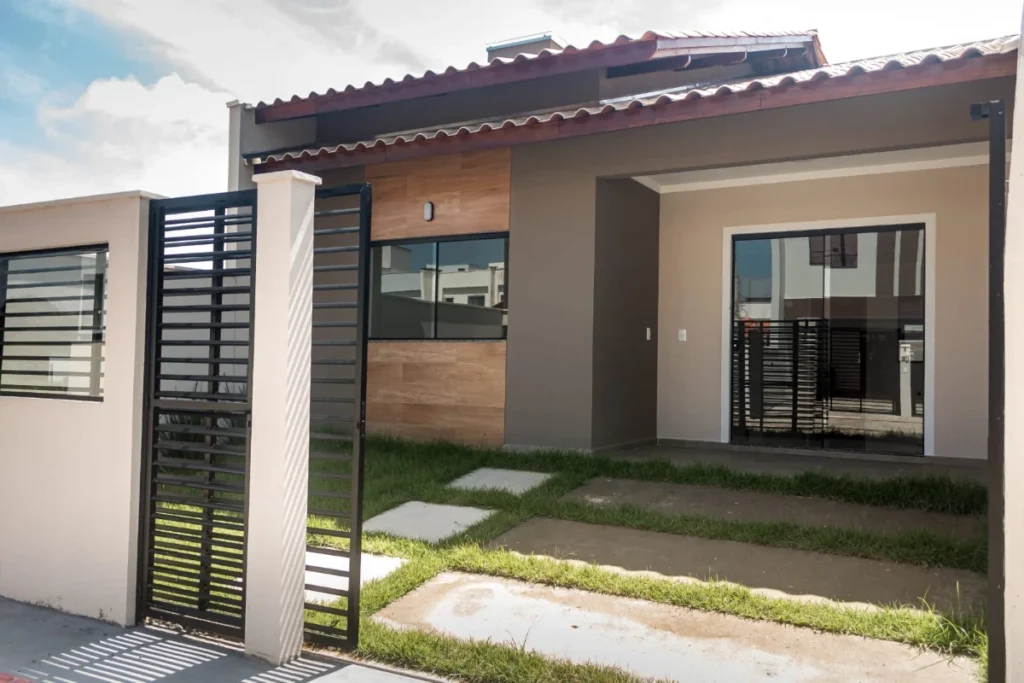 Casa Geminada á 700 metros do mar com 1 suíte + 1 dormitório – Itacolomi – Balneário Piçarras – SC