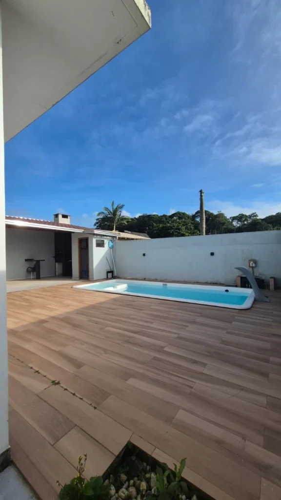 Casa sozinha no terreno com 1 suíte + 1 dormitório – Itacolomi – Balneário Piçarras – SC