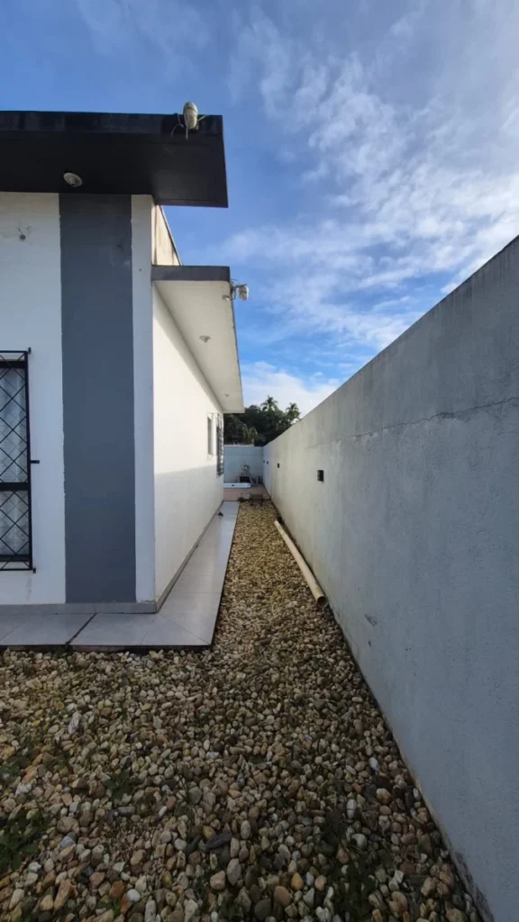 Casa sozinha no terreno com 1 suíte + 1 dormitório – Itacolomi – Balneário Piçarras – SC