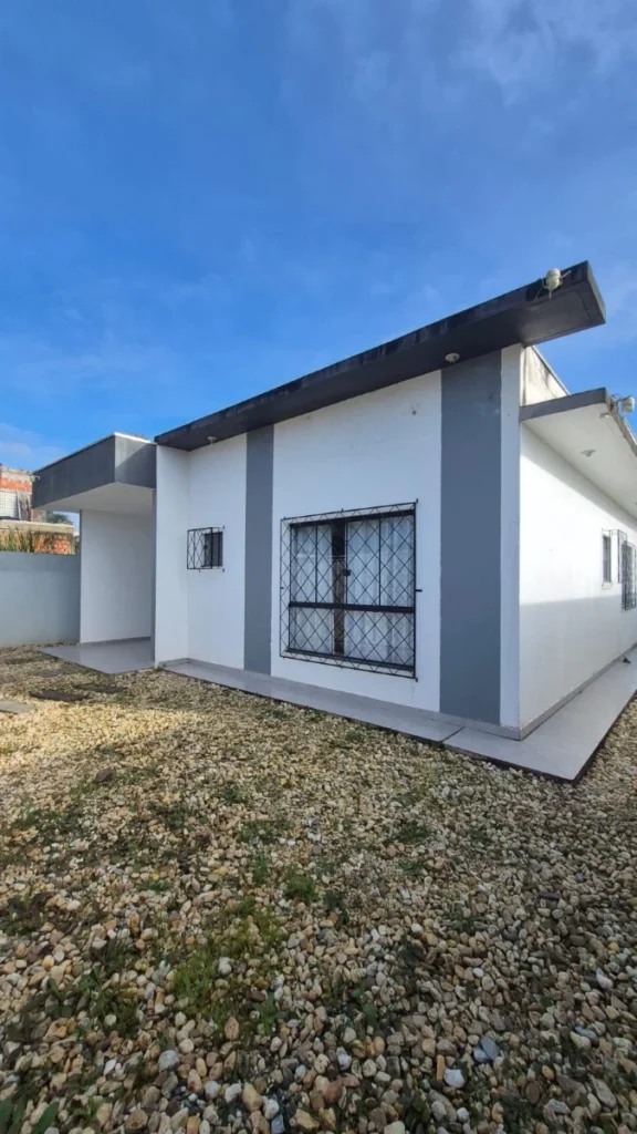 Casa sozinha no terreno com 1 suíte + 1 dormitório – Itacolomi – Balneário Piçarras – SC