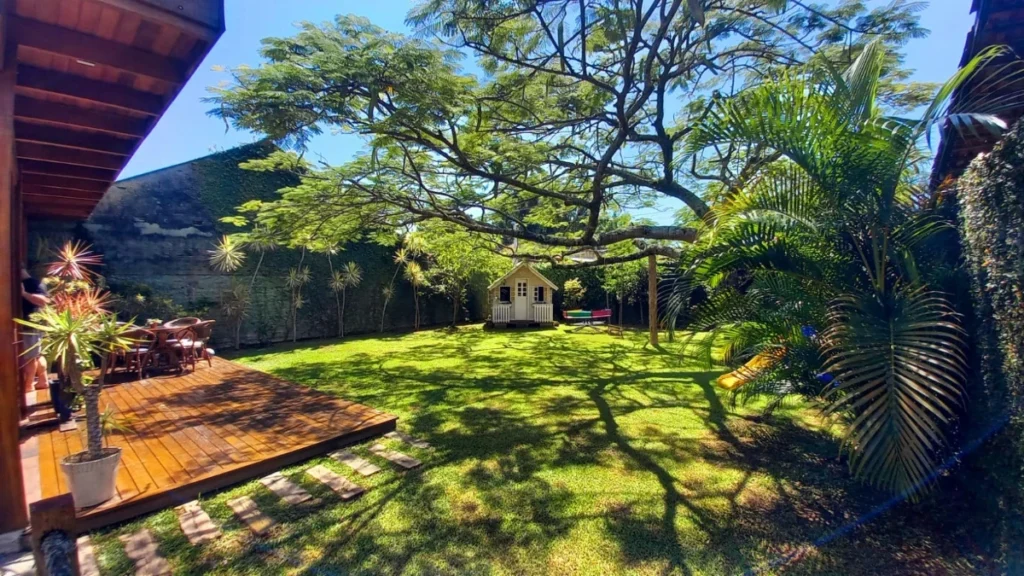 Casa Sozinha no terreno Mobiliada com 1 suíte + 3 dormitórios á 250 metros do mar – Centro – Penha – SC