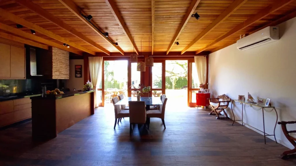 Casa Sozinha no terreno Mobiliada com 1 suíte + 3 dormitórios á 250 metros do mar – Centro – Penha – SC