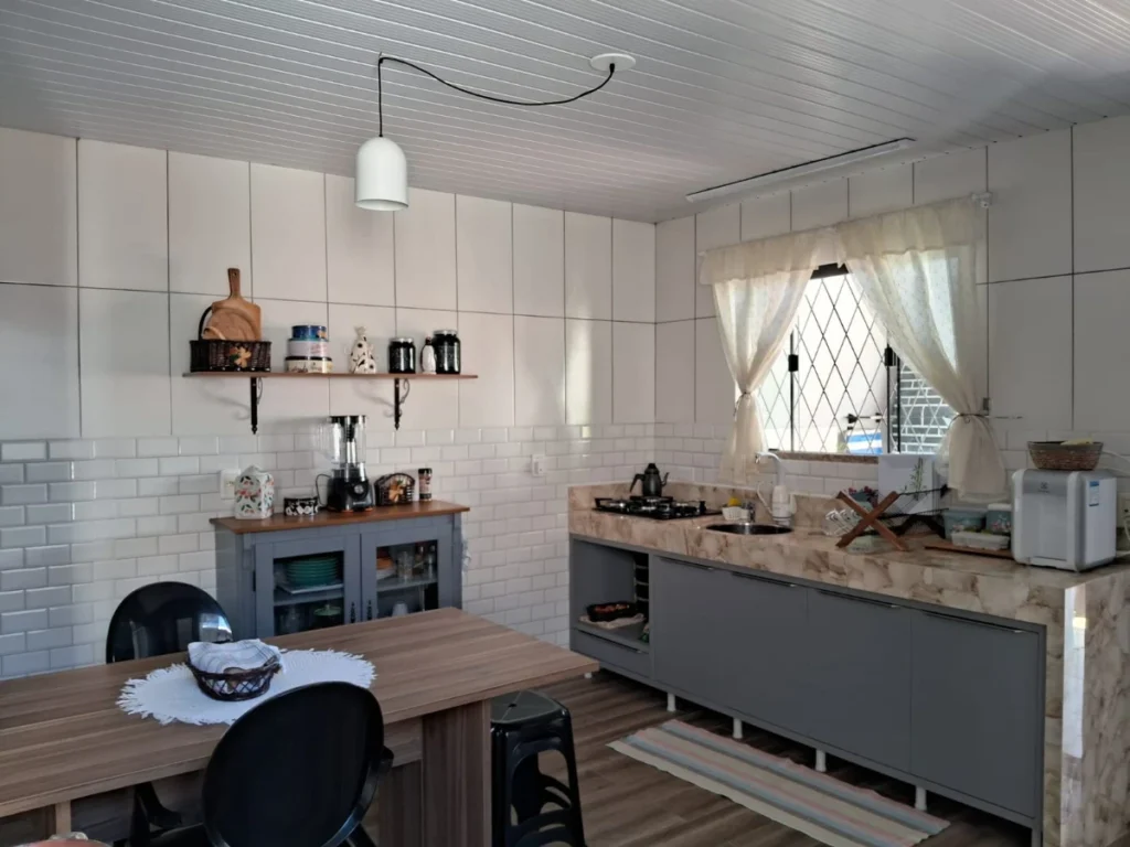 Excelente Casa Térrea Semi mobiliada a 650 metros do mar com 1 Suíte + 1 Dormitório no Itacolomi – Balneário Piçarras – SC