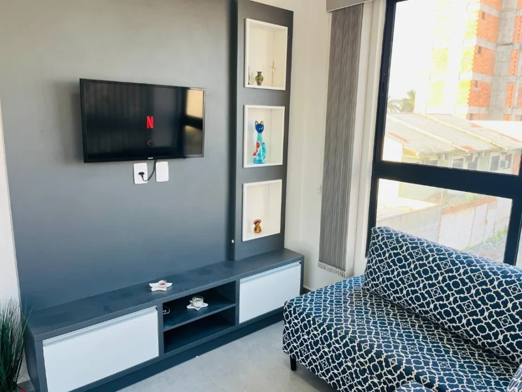 Apartamento todo mobiliado com 1 suíte + 1 dormitório á 150 metros do mar – Itacolomi