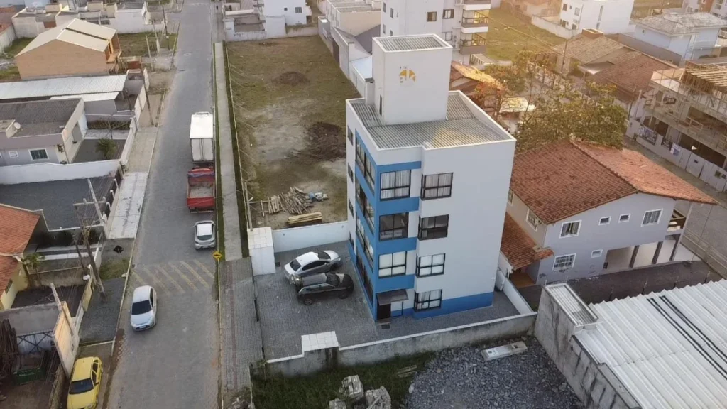 Apartamento todo mobiliado com 1 suíte + 1 dormitório á 150 metros do mar – Itacolomi