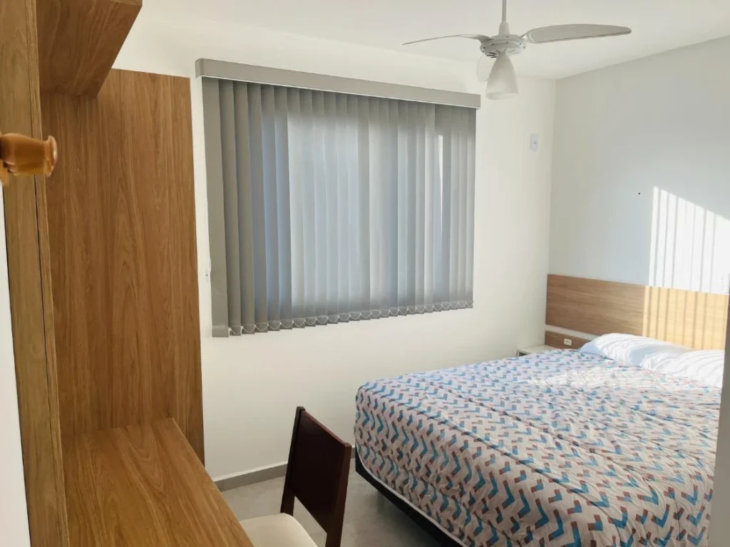 Apartamento todo mobiliado com 1 suíte + 1 dormitório á 150 metros do mar – Itacolomi