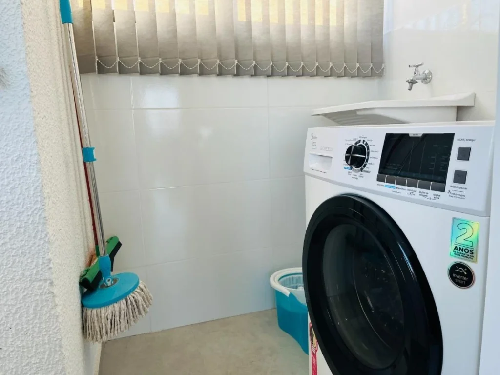Apartamento todo mobiliado com 1 suíte + 1 dormitório á 150 metros do mar – Itacolomi