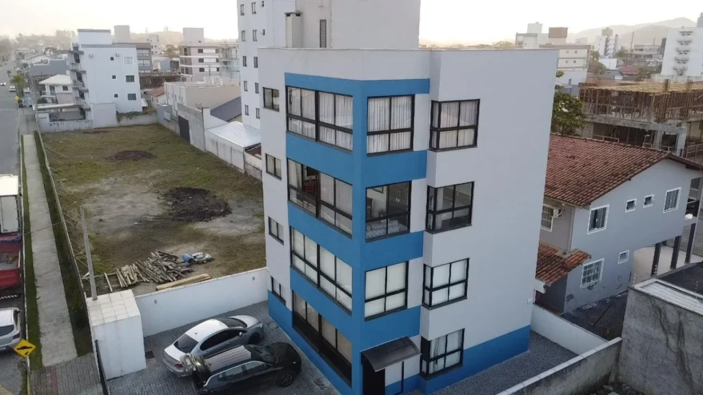 Apartamento todo mobiliado com 1 suíte + 1 dormitório á 150 metros do mar – Itacolomi