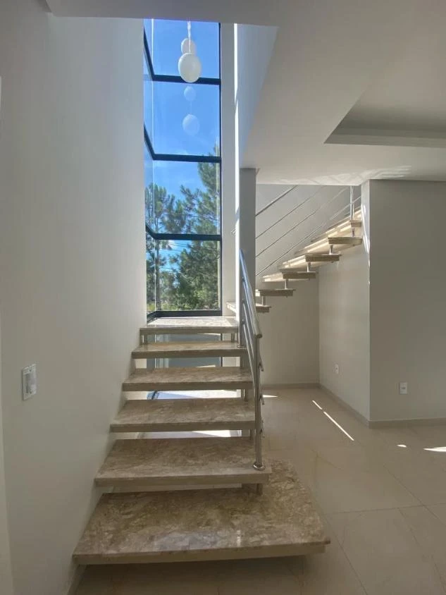 Casa sobrado com 1 suíte + 2 dormitórios apenas á 750 metros da praia – Itacolomi