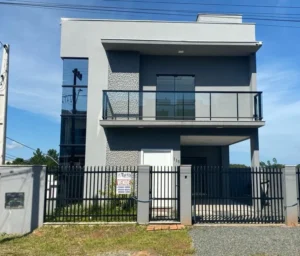 Casa sobrado com 1 suíte + 2 dormitórios apenas á 750 metros da praia – Itacolomi
