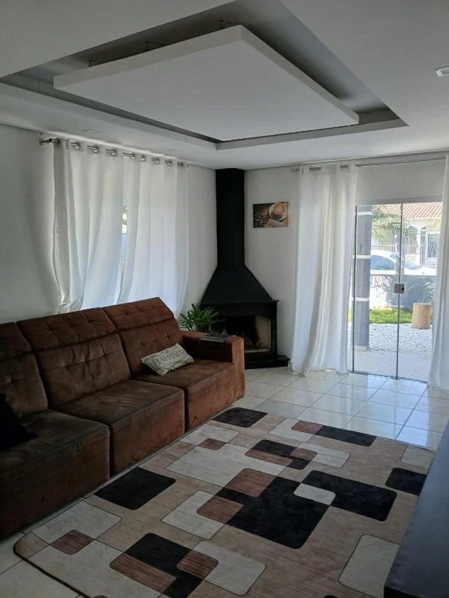 Casa Mobiliada com piscina á 300 metros do mar com 2 dormitórios – Praia Alegre – Penha – SC