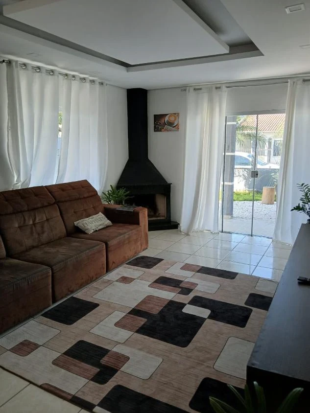Casa Mobiliada com piscina á 300 metros do mar com 2 dormitórios – Praia Alegre – Penha – SC