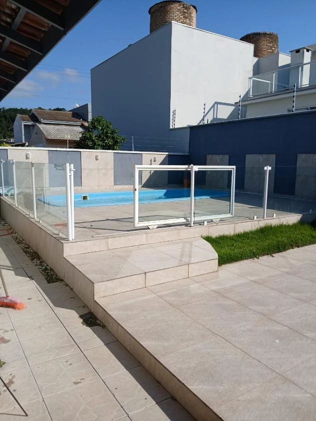 Casa Mobiliada com piscina á 300 metros do mar com 2 dormitórios – Praia Alegre – Penha – SC