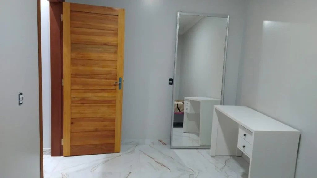 Casa Sozinha no terreno toda Mobiliada com 3 suítes +1 dormitório á 500 metros do mar – Centro – Penha – SC