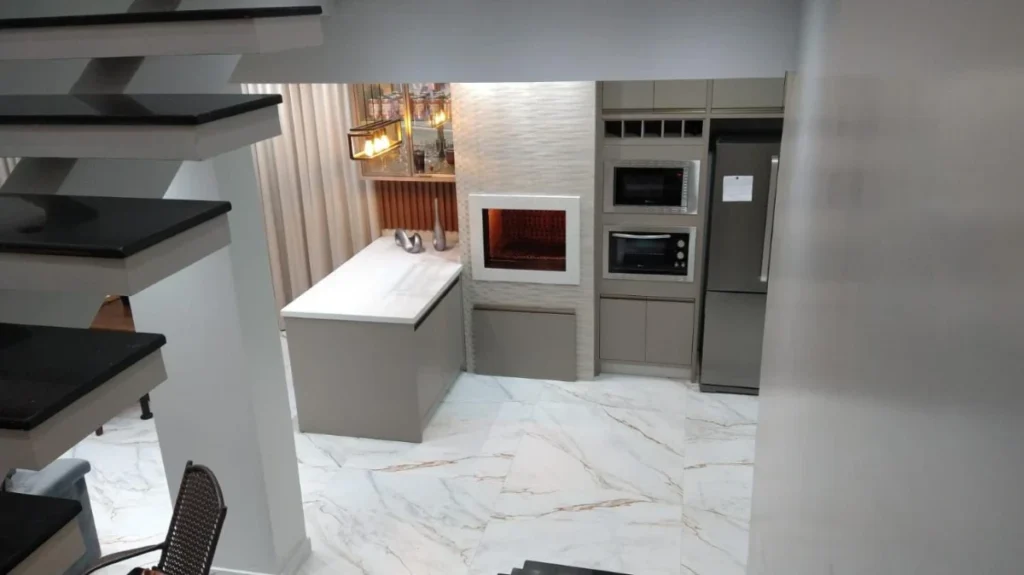 Casa Sozinha no terreno toda Mobiliada com 3 suítes +1 dormitório á 500 metros do mar – Centro – Penha – SC