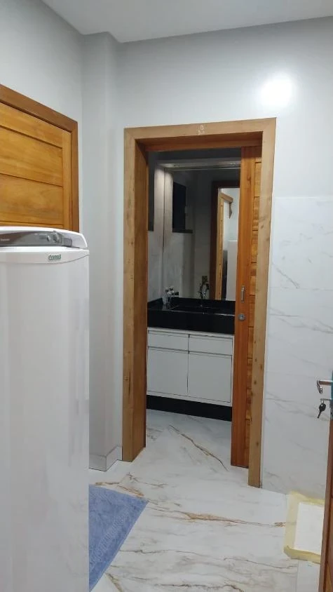 Casa Sozinha no terreno toda Mobiliada com 3 suítes +1 dormitório á 500 metros do mar – Centro – Penha – SC