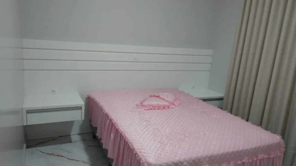 Casa Sozinha no terreno toda Mobiliada com 3 suítes +1 dormitório á 500 metros do mar – Centro – Penha – SC