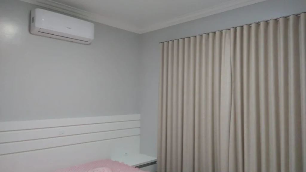 Casa Sozinha no terreno toda Mobiliada com 3 suítes +1 dormitório á 500 metros do mar – Centro – Penha – SC