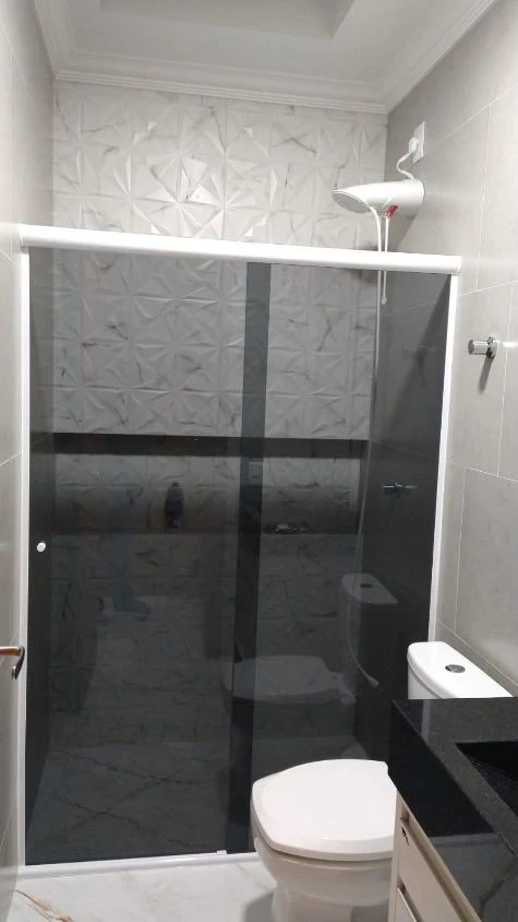 Casa Sozinha no terreno toda Mobiliada com 3 suítes +1 dormitório á 500 metros do mar – Centro – Penha – SC