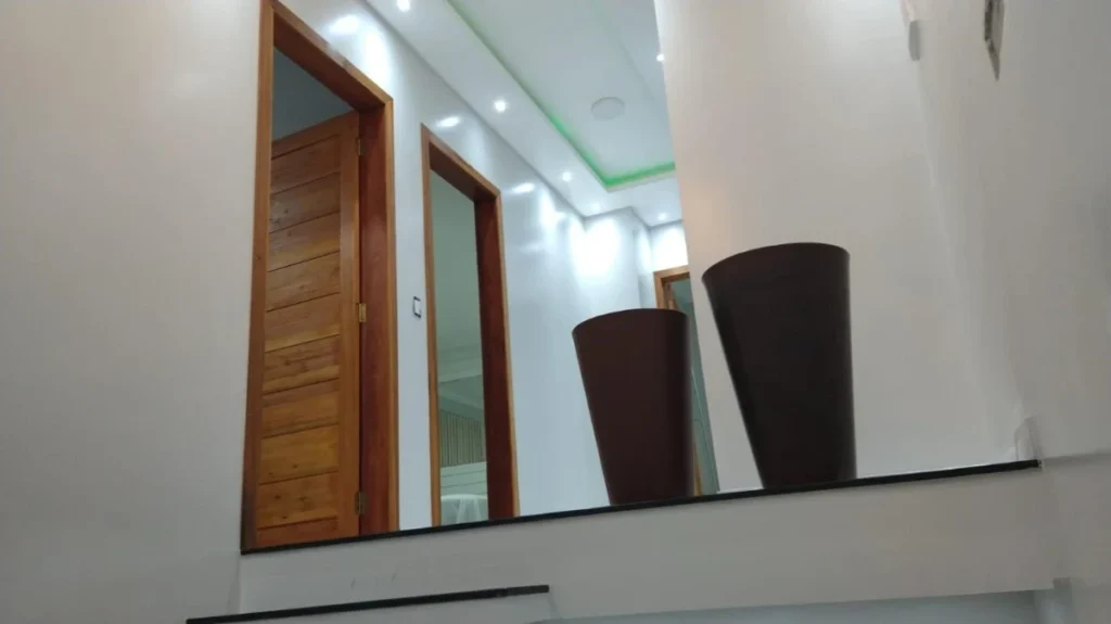 Casa Sozinha no terreno toda Mobiliada com 3 suítes +1 dormitório á 500 metros do mar – Centro – Penha – SC