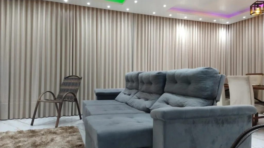 Casa Sozinha no terreno toda Mobiliada com 3 suítes +1 dormitório á 500 metros do mar – Centro – Penha – SC