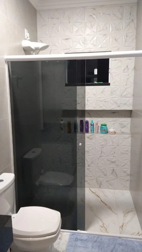 Casa Sozinha no terreno toda Mobiliada com 3 suítes +1 dormitório á 500 metros do mar – Centro – Penha – SC