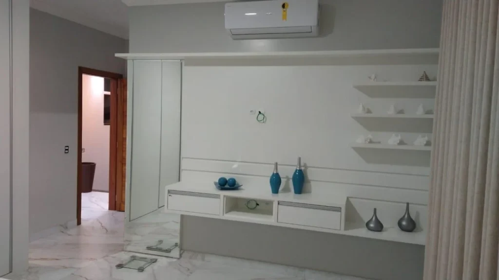 Casa Sozinha no terreno toda Mobiliada com 3 suítes +1 dormitório á 500 metros do mar – Centro – Penha – SC