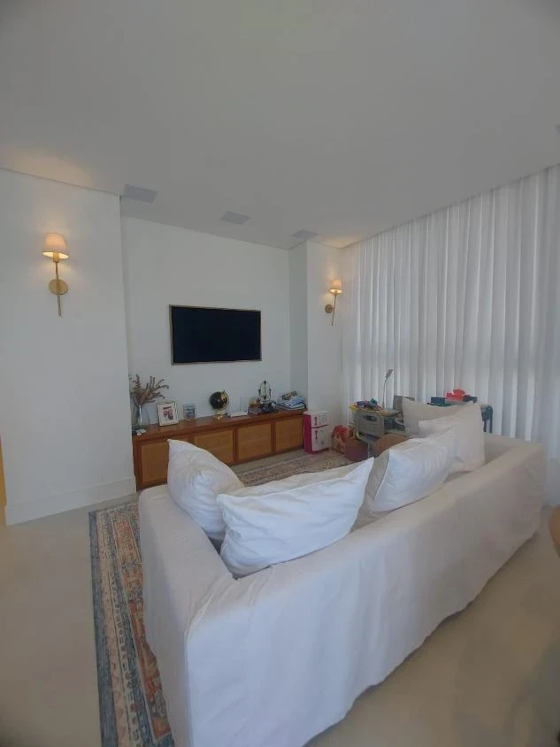 Apartamento Mobiliado 1 Suíte + 2 dormitórios com vista mar a 100m da praia em Itacolomi – Balneário Piçarras SC. Ed. Ilha de Itacolomi Residence