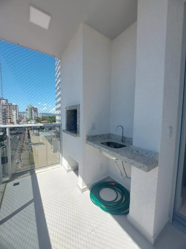 Apartamento Mobiliado 1 Suíte + 2 dormitórios com vista mar a 100m da praia em Itacolomi – Balneário Piçarras SC. Ed. Ilha de Itacolomi Residence