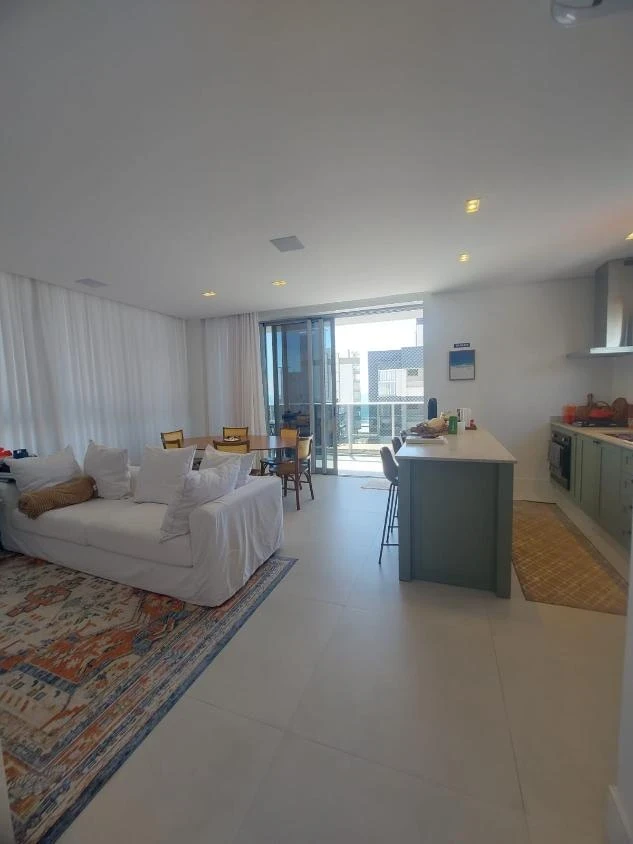 Apartamento Mobiliado 1 Suíte + 2 dormitórios com vista mar a 100m da praia em Itacolomi – Balneário Piçarras SC. Ed. Ilha de Itacolomi Residence