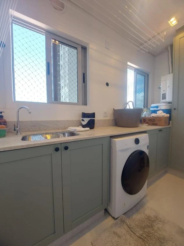 Apartamento Mobiliado 1 Suíte + 2 dormitórios com vista mar a 100m da praia em Itacolomi – Balneário Piçarras SC. Ed. Ilha de Itacolomi Residence
