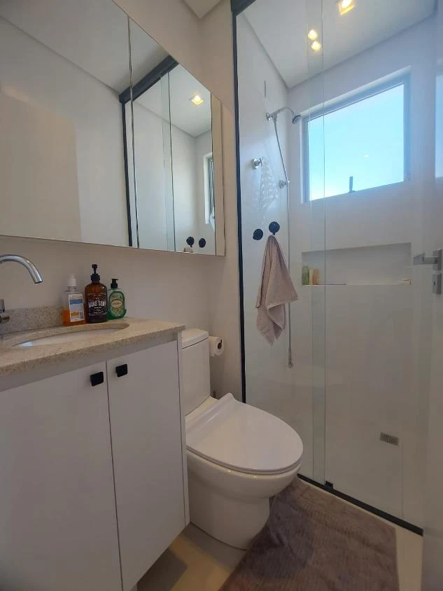 Apartamento Mobiliado 1 Suíte + 2 dormitórios com vista mar a 100m da praia em Itacolomi – Balneário Piçarras SC. Ed. Ilha de Itacolomi Residence