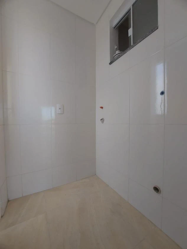 Apartamento 1 suíte + 2 dormitórios a 500m do mar em Itacolomi – Balneário Piçarras – SC. – Ed. Kuiaski