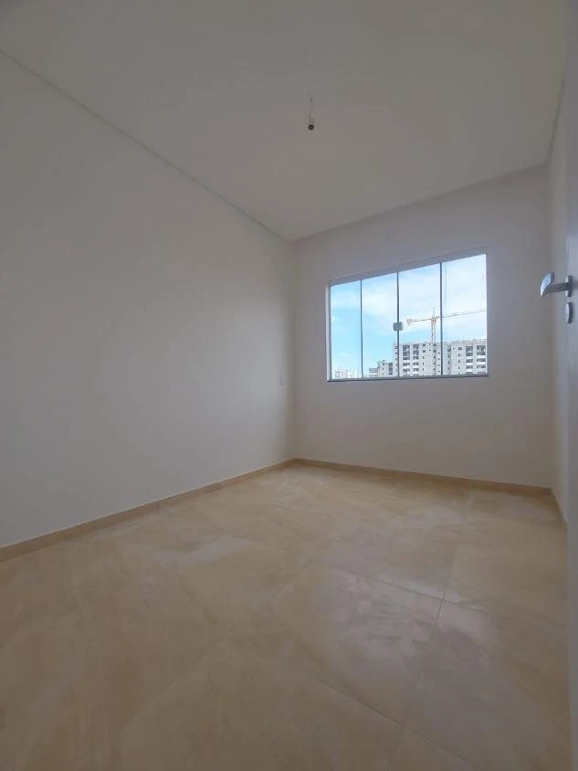 Apartamento 1 suíte + 2 dormitórios a 500m do mar em Itacolomi – Balneário Piçarras – SC. – Ed. Kuiaski