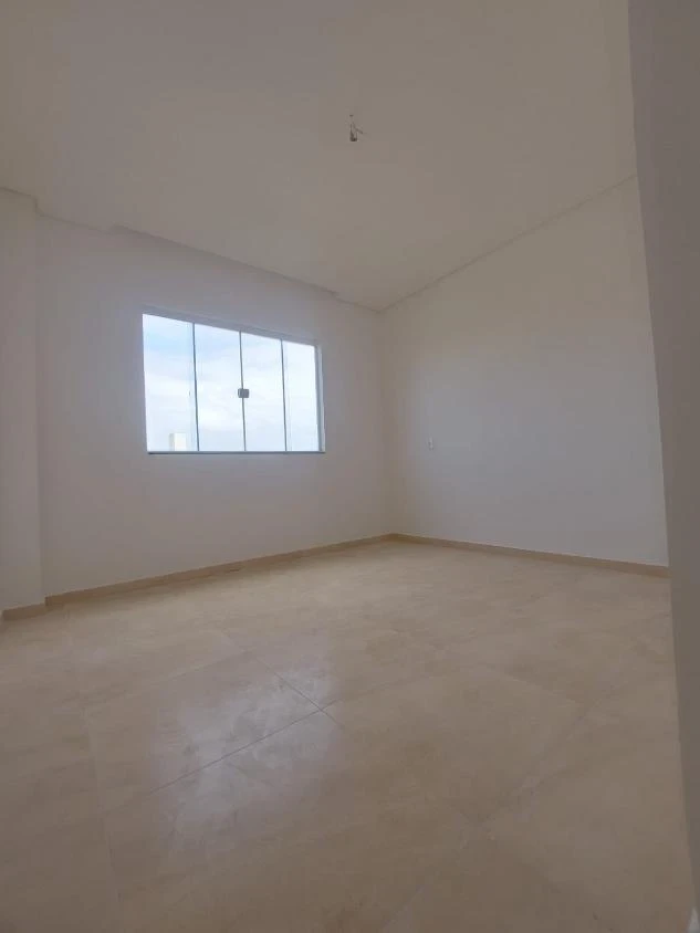 Apartamento 1 suíte + 2 dormitórios a 500m do mar em Itacolomi – Balneário Piçarras – SC. – Ed. Kuiaski