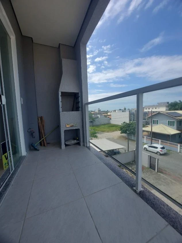 Apartamento 1 suíte + 2 dormitórios a 500m do mar em Itacolomi – Balneário Piçarras – SC. – Ed. Kuiaski