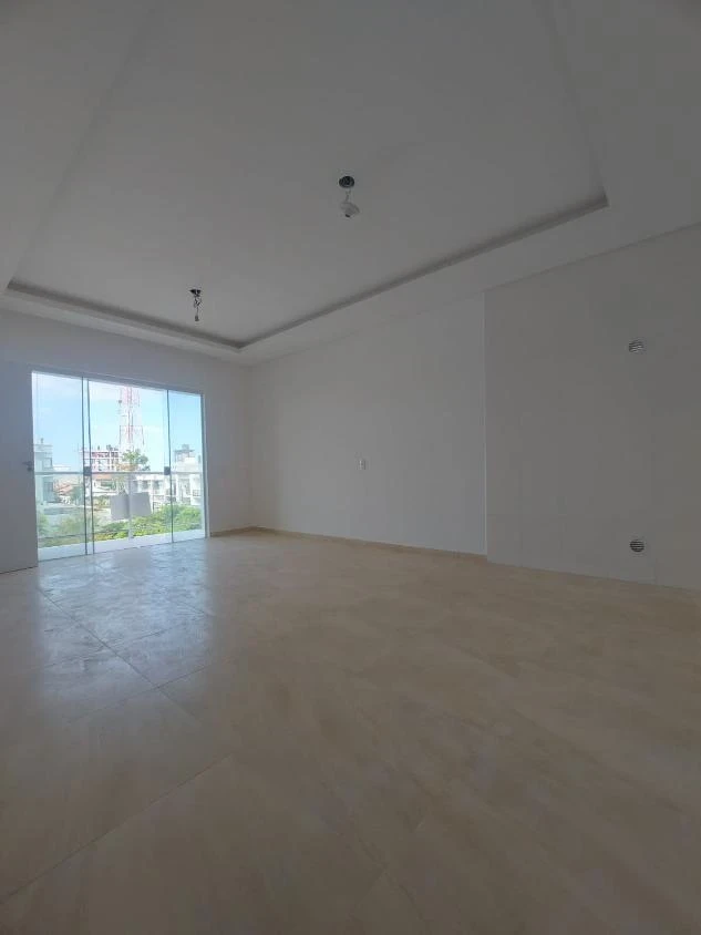 Apartamento 1 suíte + 2 dormitórios a 500m do mar em Itacolomi – Balneário Piçarras – SC. – Ed. Kuiaski