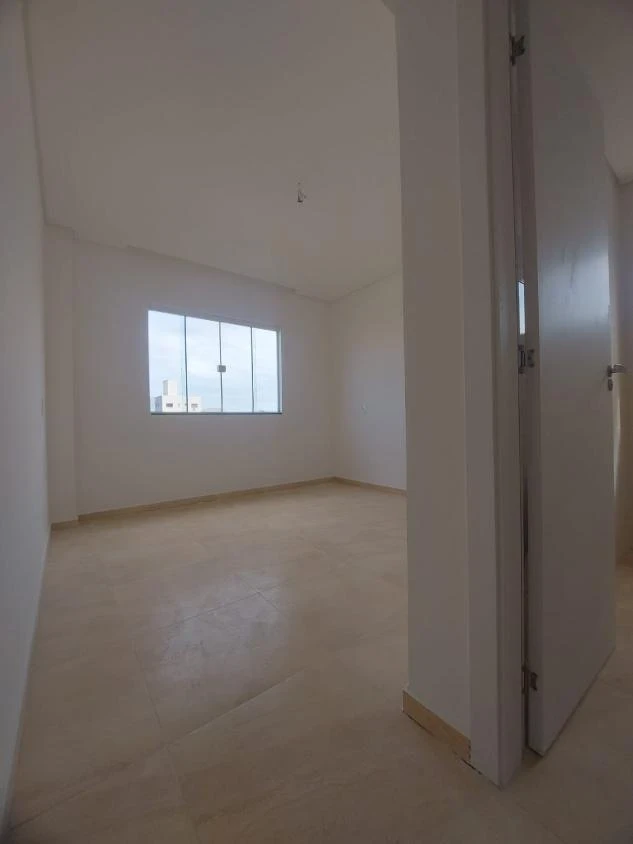 Apartamento 1 suíte + 2 dormitórios a 500m do mar em Itacolomi – Balneário Piçarras – SC. – Ed. Kuiaski
