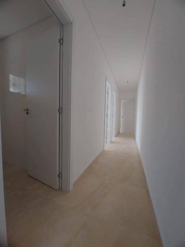Apartamento 1 suíte + 2 dormitórios a 500m do mar em Itacolomi – Balneário Piçarras – SC. – Ed. Kuiaski