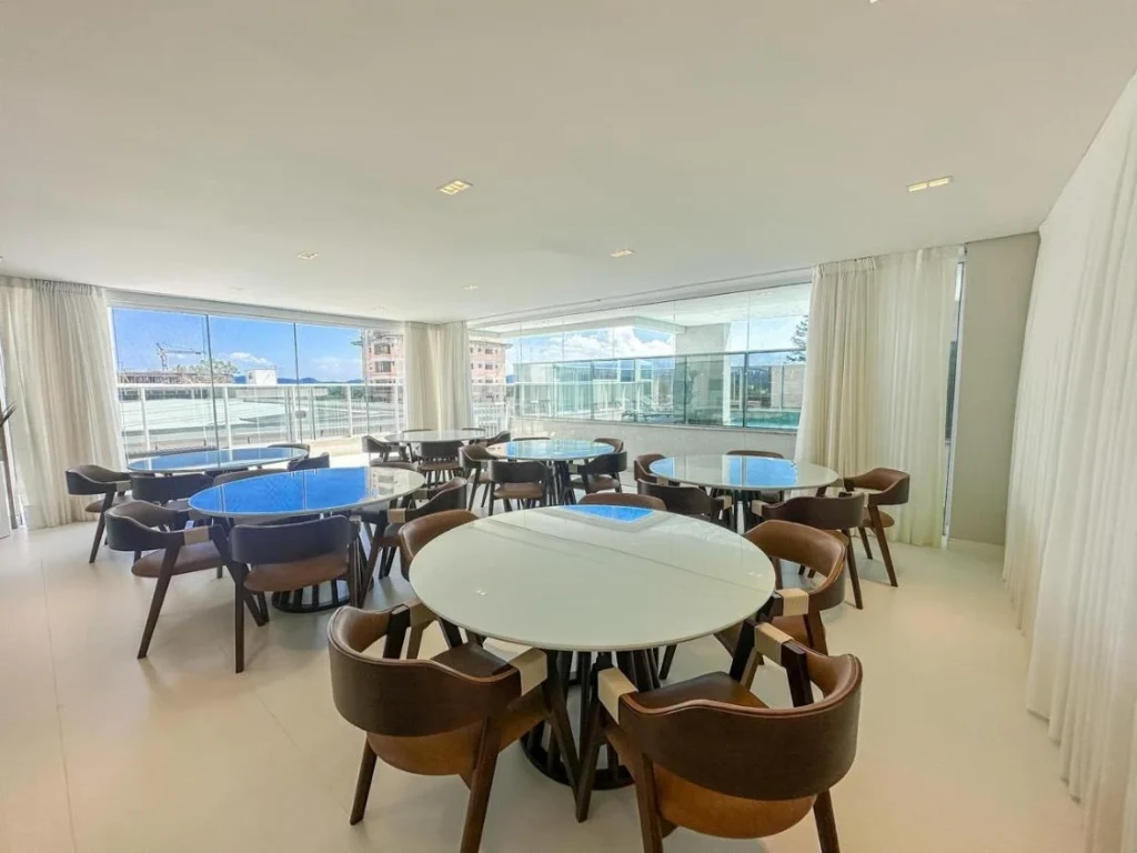 Apartamento Mobiliado 1 Suíte + 2 dormitórios com vista mar a 100m da praia em Itacolomi – Balneário Piçarras SC. Ed. Ilha de Itacolomi Residence
