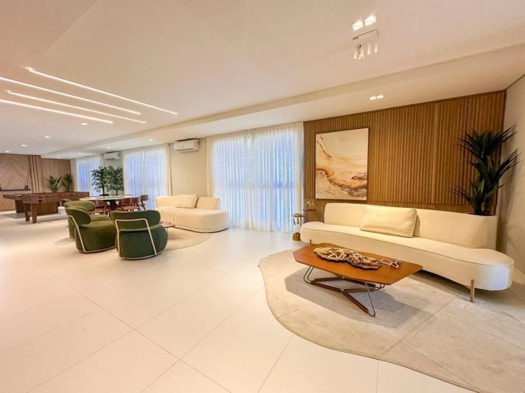 Apartamento Mobiliado 1 Suíte + 2 dormitórios com vista mar a 100m da praia em Itacolomi – Balneário Piçarras SC. Ed. Ilha de Itacolomi Residence