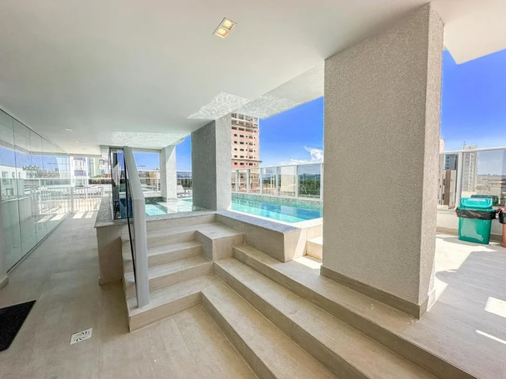 Apartamento Mobiliado 1 Suíte + 2 dormitórios com vista mar a 100m da praia em Itacolomi – Balneário Piçarras SC. Ed. Ilha de Itacolomi Residence
