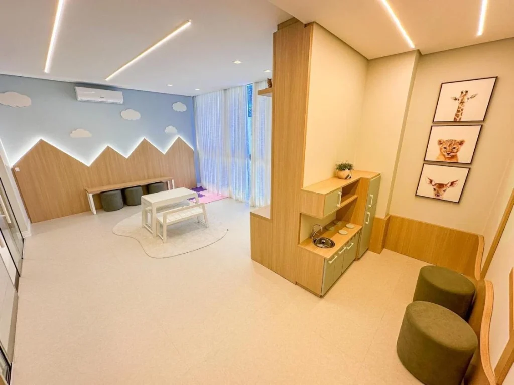 Apartamento Mobiliado 1 Suíte + 2 dormitórios com vista mar a 100m da praia em Itacolomi – Balneário Piçarras SC. Ed. Ilha de Itacolomi Residence