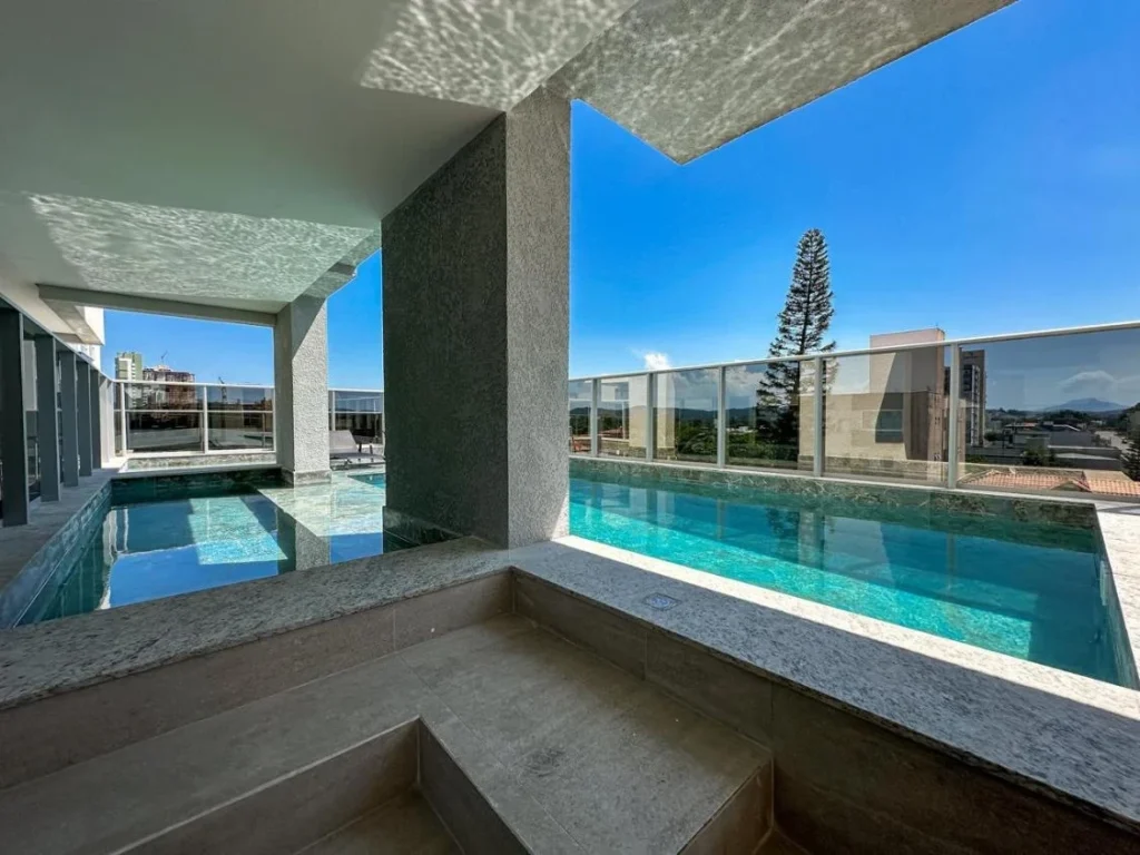 Apartamento Mobiliado 1 Suíte + 2 dormitórios com vista mar a 100m da praia em Itacolomi – Balneário Piçarras SC. Ed. Ilha de Itacolomi Residence