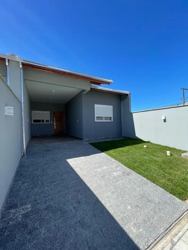 Casa Geminada com 1 suíte + 2 dormitórios á 700 metros do mar – Itacolomi – Balneário Piçarras – SC