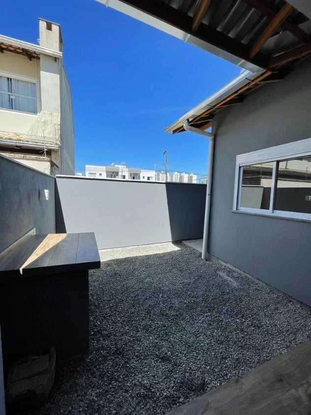 Casa Geminada com 1 suíte + 2 dormitórios á 700 metros do mar – Itacolomi – Balneário Piçarras – SC