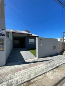 Casa Geminada com 1 suíte + 2 dormitórios á 700 metros do mar – Itacolomi – Balneário Piçarras – SC