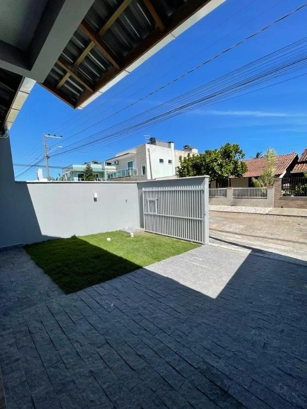 Casa Geminada com 1 suíte + 2 dormitórios á 700 metros do mar – Itacolomi – Balneário Piçarras – SC