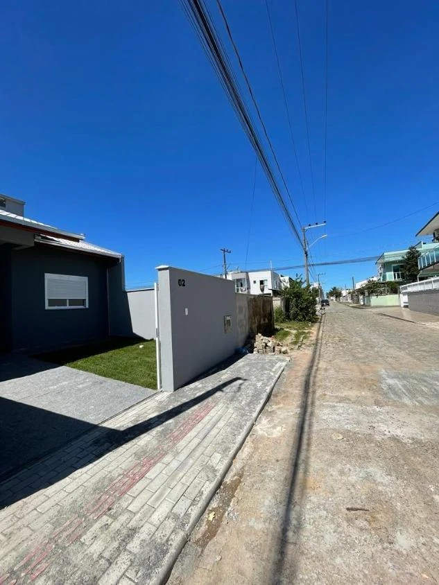 Casa Geminada com 1 suíte + 2 dormitórios á 700 metros do mar – Itacolomi – Balneário Piçarras – SC